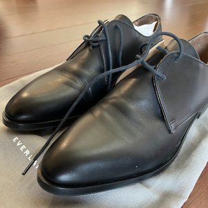 Everlane “The Modern Oxford” in black/natural